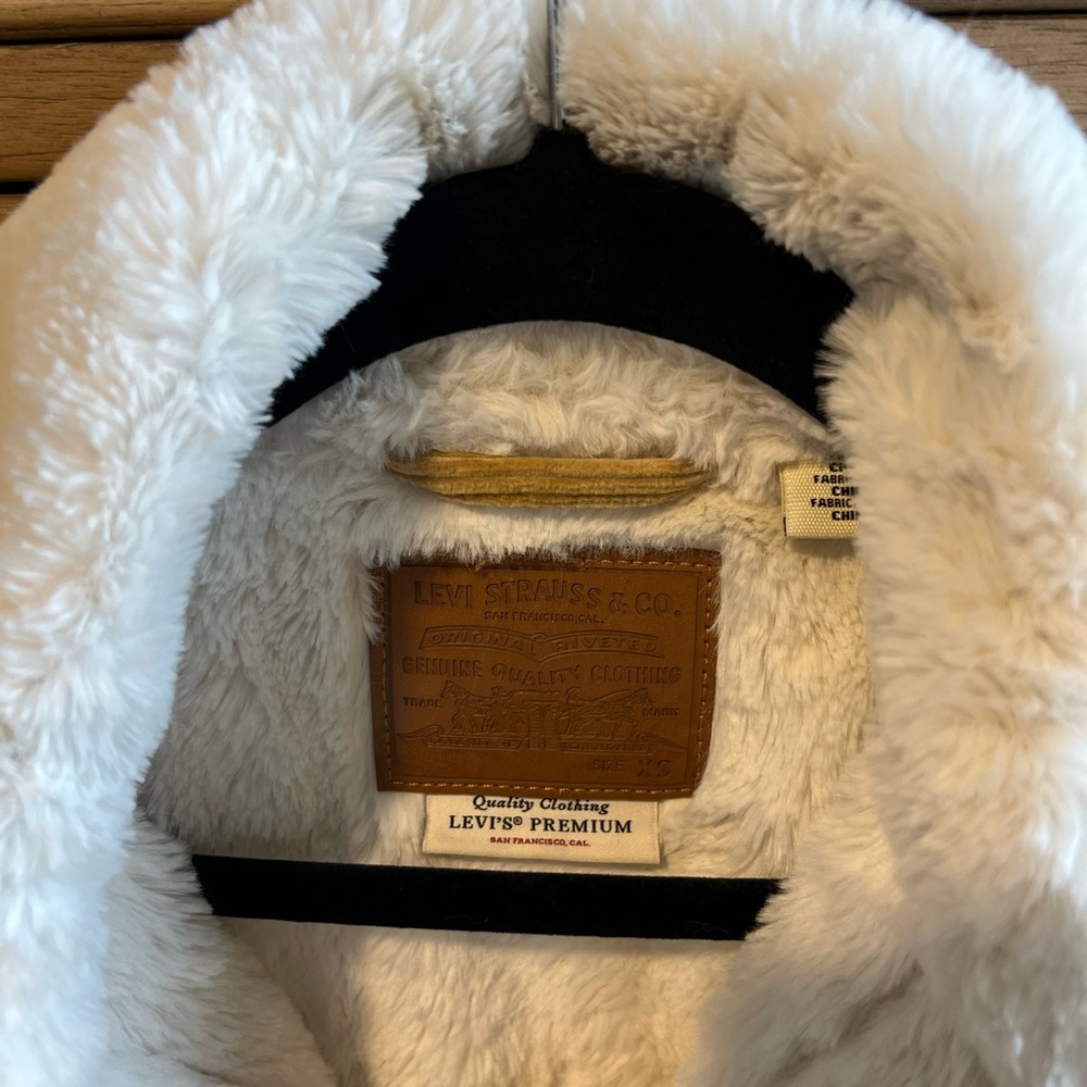 SOLD OUT NWOT Levi's New Heritage Faux Fur Lined Cord Trucker Jacket - Picture 4 of 6